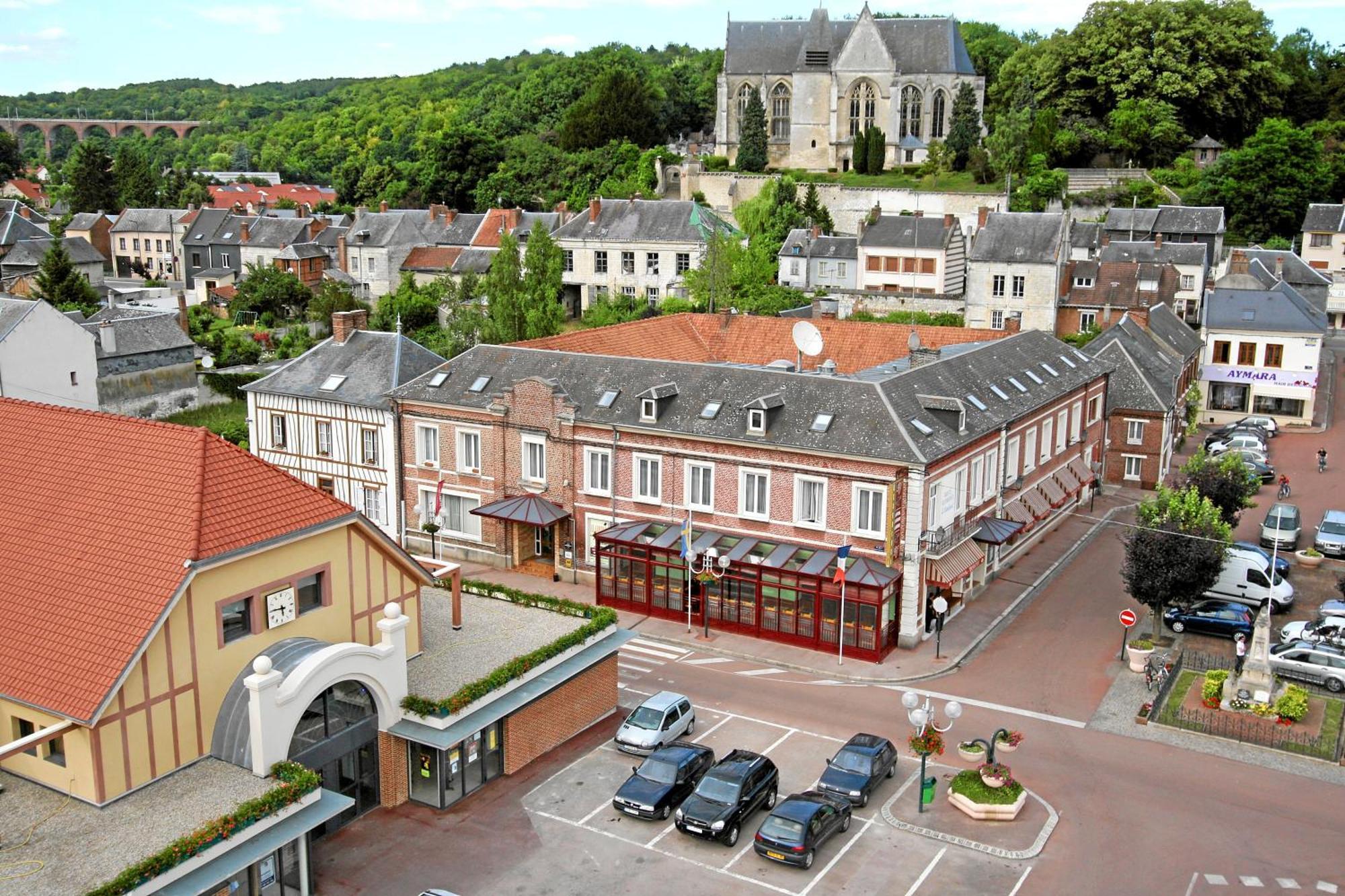 Hotel & Restaurant Le Cardinal Poix-de-Picardie Exterior photo